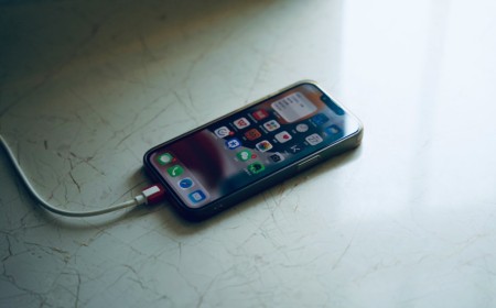 Как выбрать зарядку для iPhone: полный гид