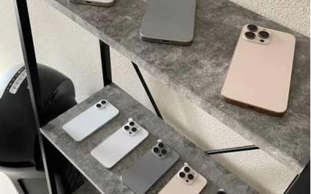 Муляжи iPhone в нашем офисе: зачем они нам?